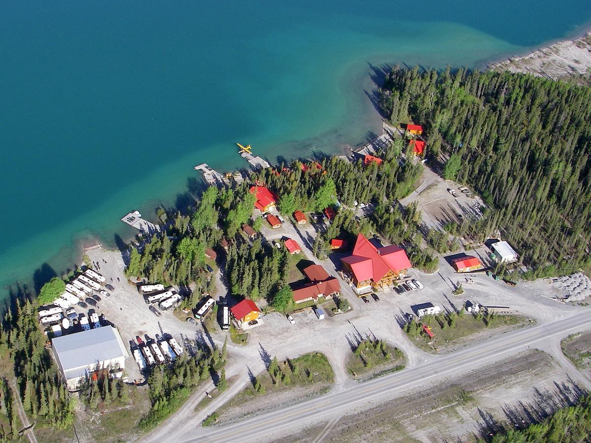 Northern Rockies Lodge Muncho Lake Экстерьер фото