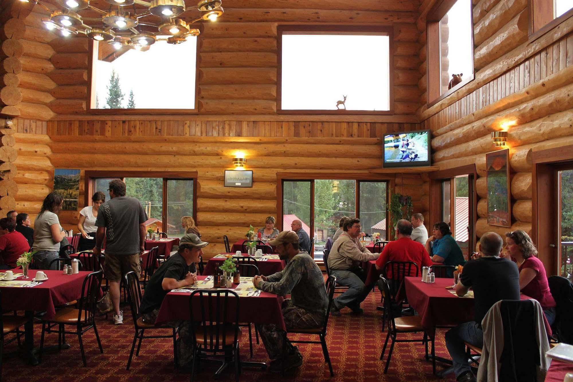 Northern Rockies Lodge Muncho Lake Экстерьер фото